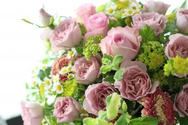 バラ シュナーベルとラプソディーのブーケ 花屋ブログ 京都府京田辺市の花屋 スワガーデンにフラワーギフトはお任せください 当店は 安心と信頼の花キューピット加盟店です 花キューピットタウン